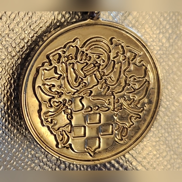 Vince Camuto Medallion Cosmetic Pouch/Clutch in Silver NWOT SALE 🤑🤑🤑🤑🤑🤑 - Picture 15 of 16